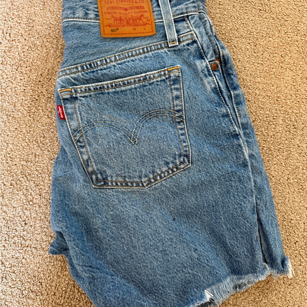 Levi’s shorts 501 - Picture 3 of 4